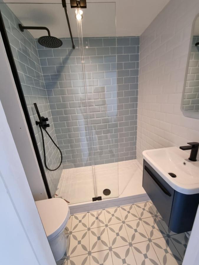 شقة Hightide - 2 Bed With Parking, Balcony & Sea View. سوانغه المظهر الخارجي الصورة
