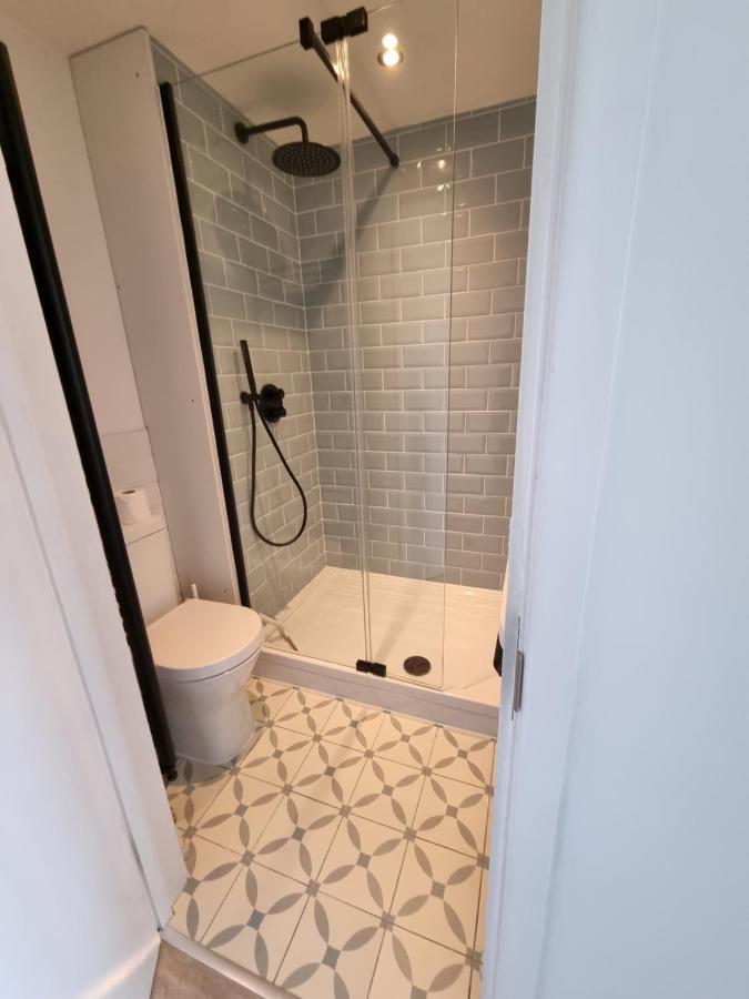 شقة Hightide - 2 Bed With Parking, Balcony & Sea View. سوانغه المظهر الخارجي الصورة