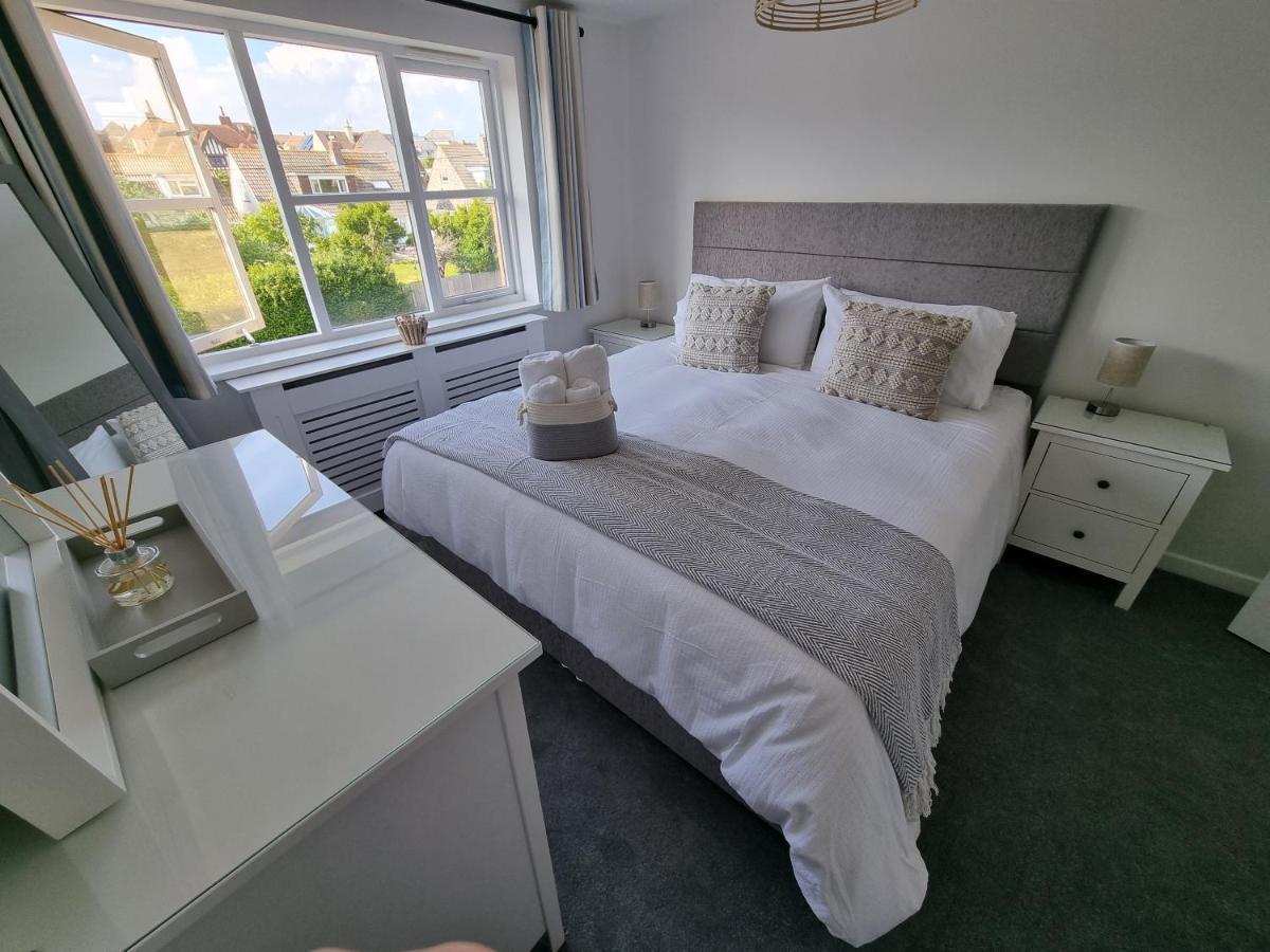 شقة Hightide - 2 Bed With Parking, Balcony & Sea View. سوانغه المظهر الخارجي الصورة