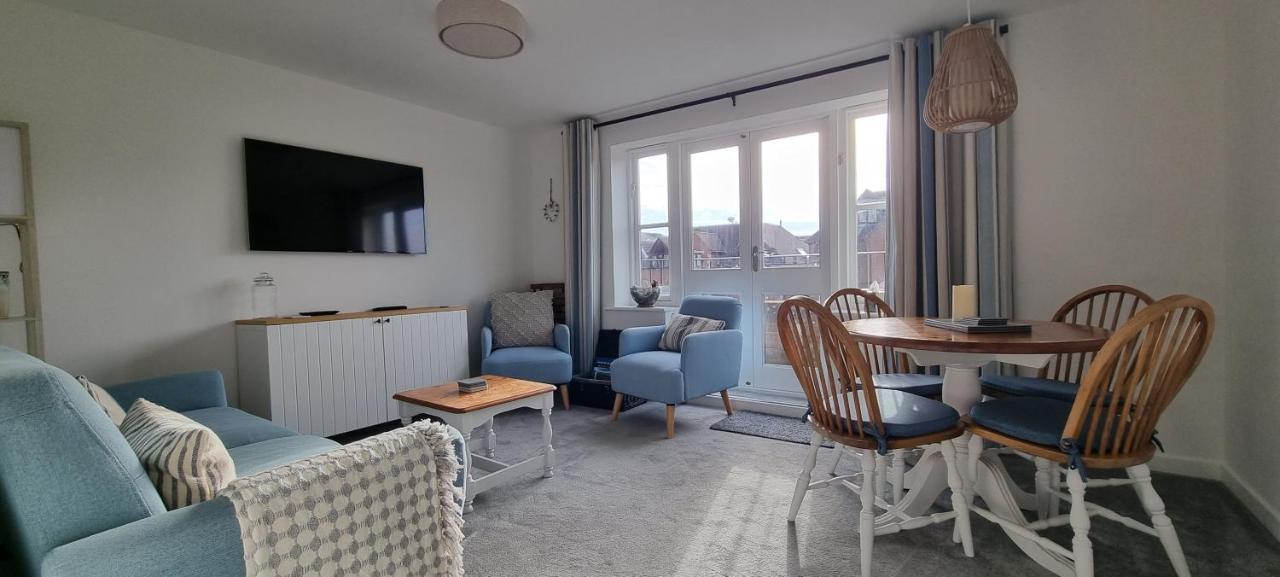 شقة Hightide - 2 Bed With Parking, Balcony & Sea View. سوانغه المظهر الخارجي الصورة