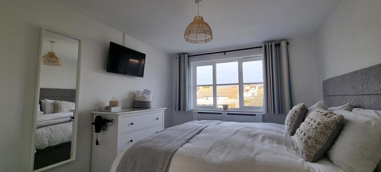 شقة Hightide - 2 Bed With Parking, Balcony & Sea View. سوانغه المظهر الخارجي الصورة