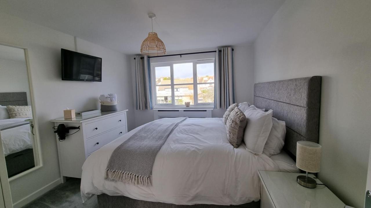 شقة Hightide - 2 Bed With Parking, Balcony & Sea View. سوانغه المظهر الخارجي الصورة