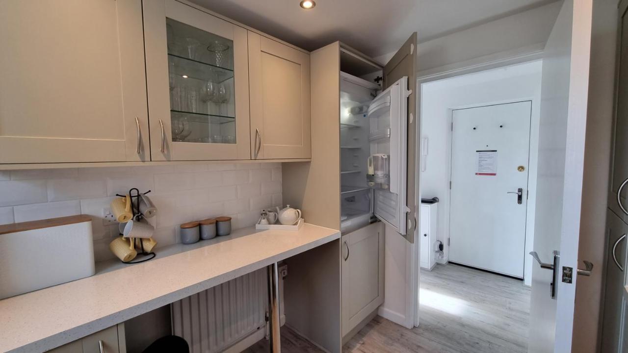 شقة Hightide - 2 Bed With Parking, Balcony & Sea View. سوانغه المظهر الخارجي الصورة