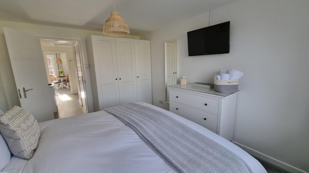 شقة Hightide - 2 Bed With Parking, Balcony & Sea View. سوانغه المظهر الخارجي الصورة