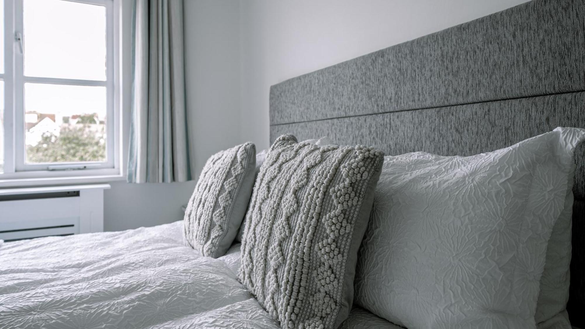 شقة Hightide - 2 Bed With Parking, Balcony & Sea View. سوانغه المظهر الخارجي الصورة