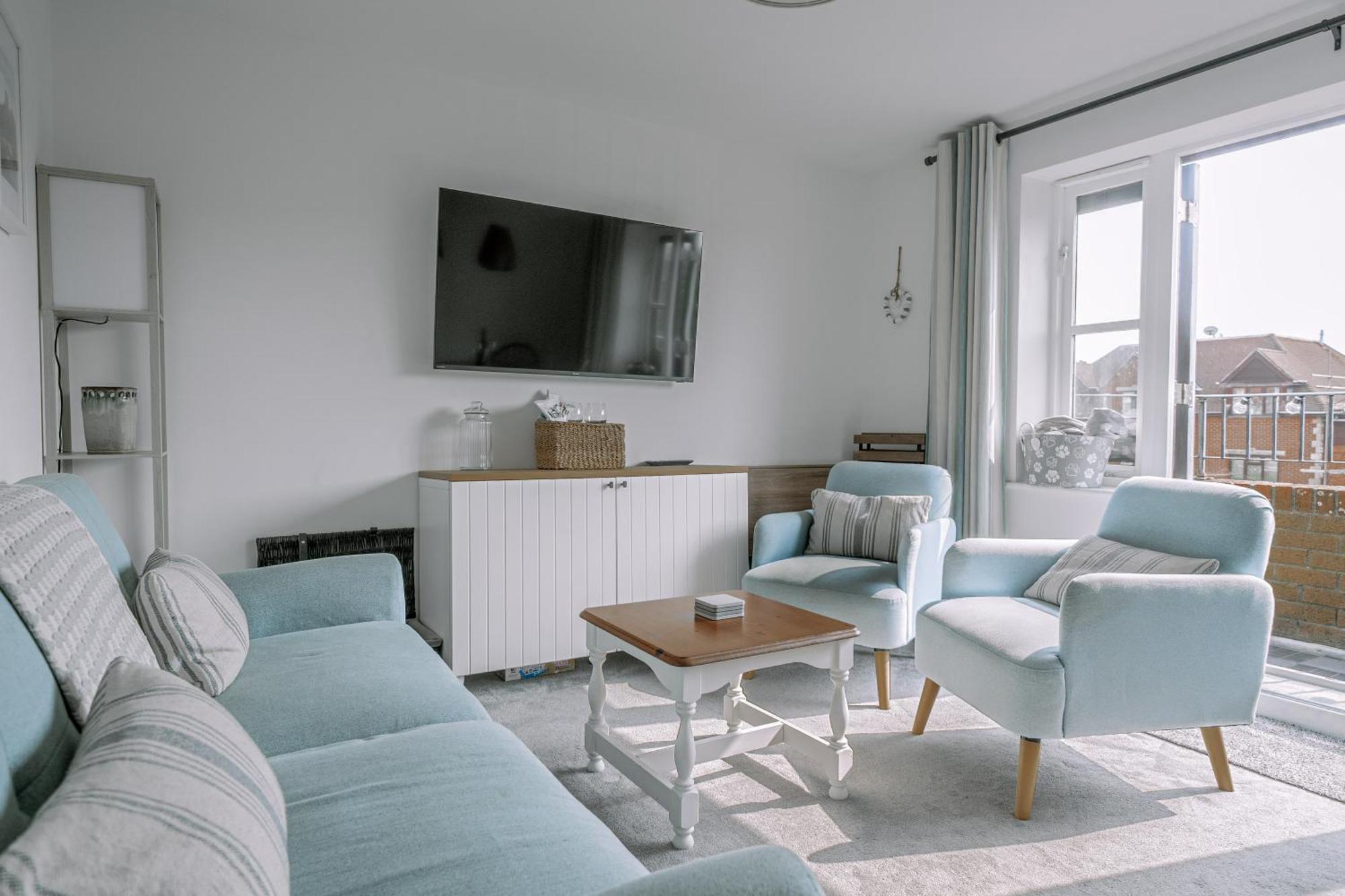شقة Hightide - 2 Bed With Parking, Balcony & Sea View. سوانغه المظهر الخارجي الصورة