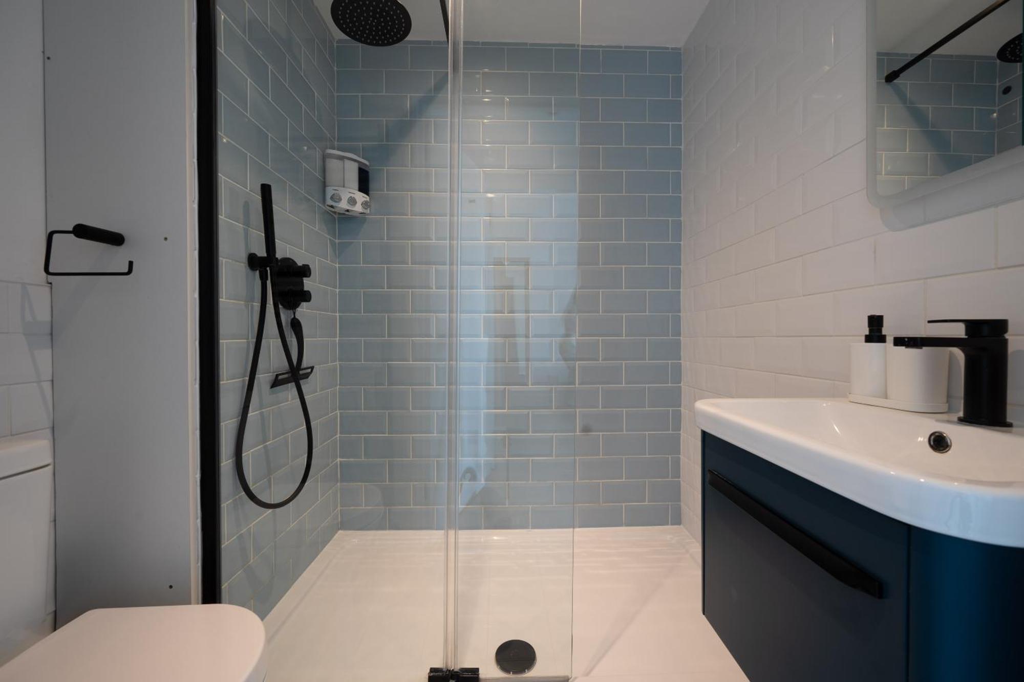 شقة Hightide - 2 Bed With Parking, Balcony & Sea View. سوانغه المظهر الخارجي الصورة
